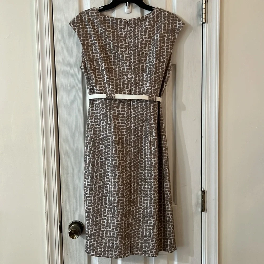 Connected apparel cap sleeve belted dress. Size 12 - Picture 6 of 8